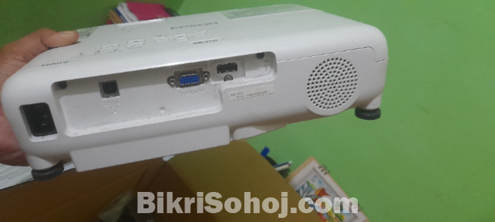 PROJECTOR EPSON EB-E01